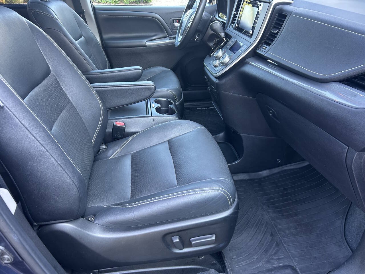 Used 2020 Toyota Sienna SE FWD image 39