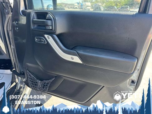 Used 2014 Jeep Wrangler Unlimited Rubicon AWD/4WD image 12