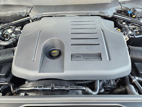 New 2025 Land Rover Discovery Dynamic SE image 32