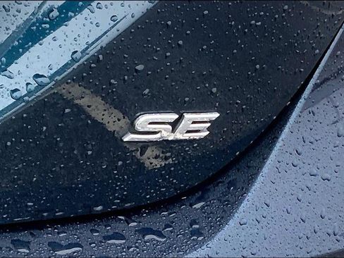 Used 2018 Toyota Camry SE FWD image 10