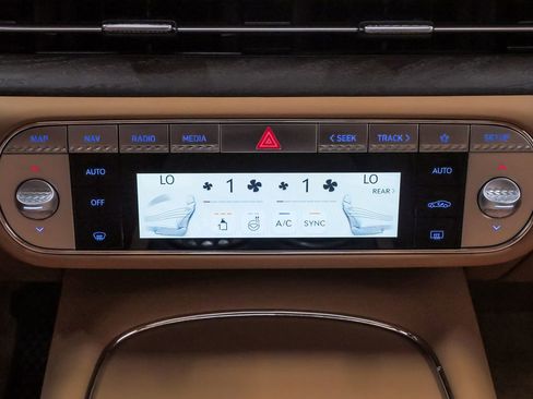 Certified 2025 Genesis G90 3.5T image 20