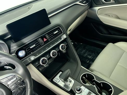 Used 2023 Genesis G70 2.0T RWD image 23