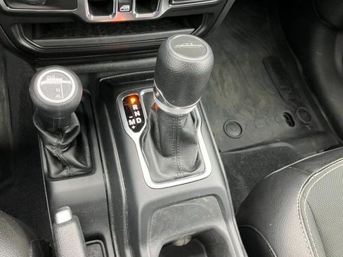 Used 2021 Jeep Gladiator Sport image 11