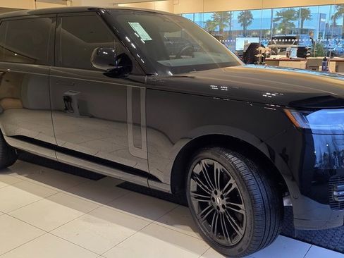 New 2025 Land Rover Range Rover Long Wheelbase SE image 8
