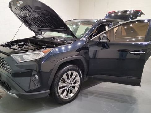 Used 2019 Toyota RAV4 Limited w/ Advanced Technology Package AWD/4WD image 10