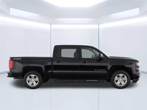 Used 2018 Chevrolet Silverado 1500 LT w/ All Star Edition AWD/4WD image 10