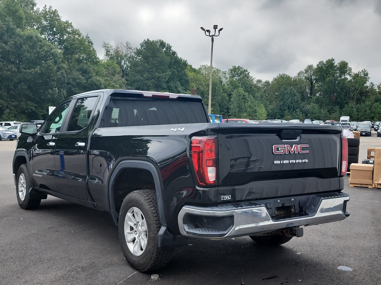 Used 2019 GMC Sierra 1500 4x4 Crew Cab w/ Convenience Package image 3