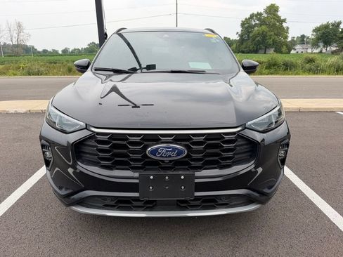 Used 2023 Ford Escape ST-Line Elite w/ Class II Trailer Tow Package AWD/4WD image 2
