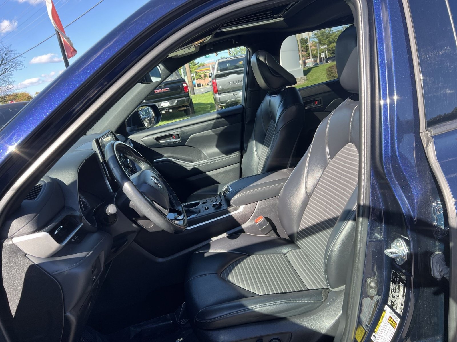 Used 2022 Toyota Highlander XSE AWD/4WD image 13