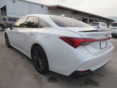 Used 2021 Toyota Avalon XSE image 3