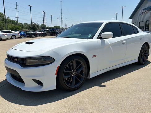 Used 2019 Dodge Charger Scat Pack RWD image 4