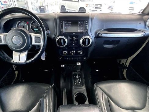 Used 2017 Jeep Wrangler Unlimited Sahara w/ Quick Order Package 24E Chief AWD/4WD image 7
