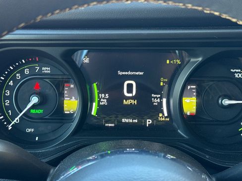 Used 2024 Jeep Wrangler Unlimited Sahara AWD/4WD image 29