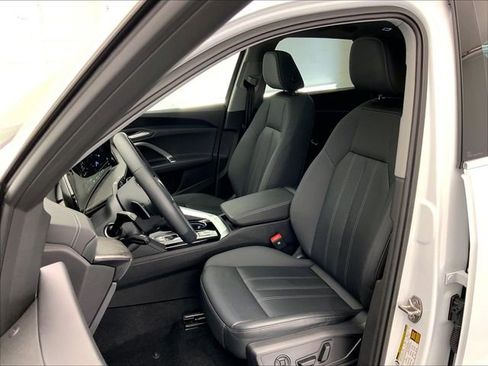 Used 2025 Audi Q5 Premium Plus w/ Premium Plus AWD/4WD image 5
