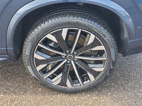 Certified 2025 Volvo XC90 B6 Plus image 7