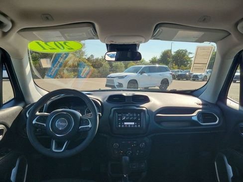 Used 2021 Jeep Renegade Latitude image 2