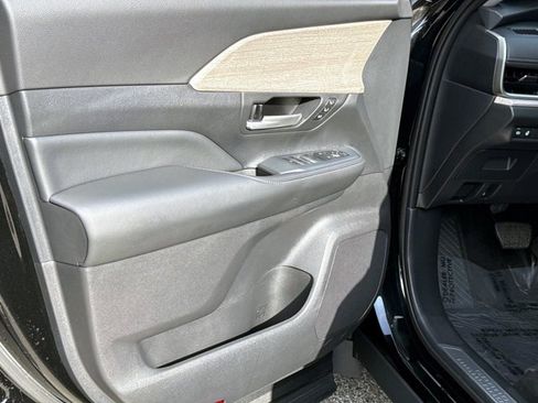 Used 2025 Toyota Grand Highlander AWD image 20