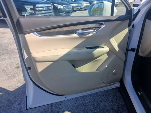 Used 2017 Cadillac XT5 FWD w/ LPO, Wheel Lock Package image 10