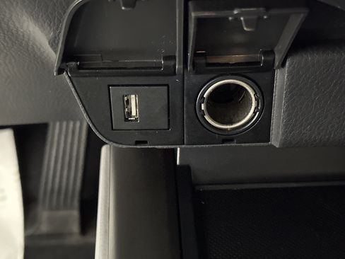 Used 2024 Toyota Camry SE image 33