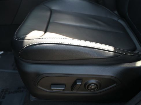 Used 2024 Jeep Grand Cherokee L Limited w/ Luxury Tech Group II image 19