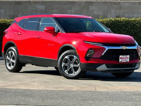 Certified 2024 Chevrolet Blazer LT FWD image 2