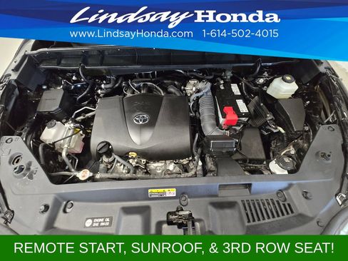 Used 2021 Toyota Highlander XLE AWD/4WD image 24