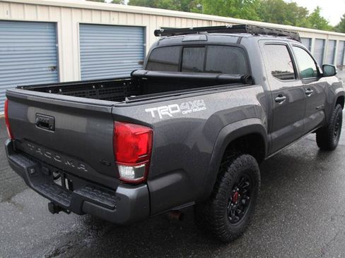 Used 2016 Toyota Tacoma TRD Off-Road w/ Premium & Technology Package AWD/4WD image 5