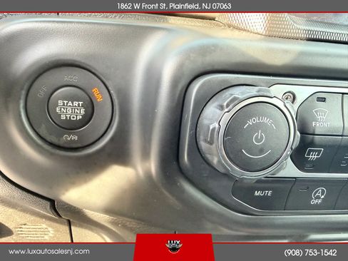 Used 2018 Jeep Wrangler Unlimited Sahara AWD/4WD image 25