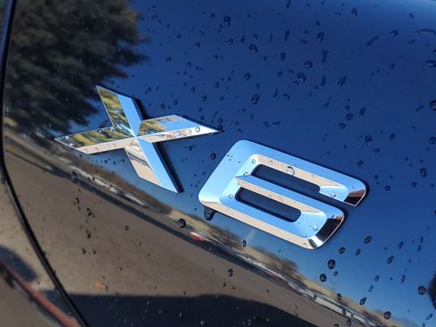 Used 2022 BMW X6 xDrive40i w/ Executive Package image 31