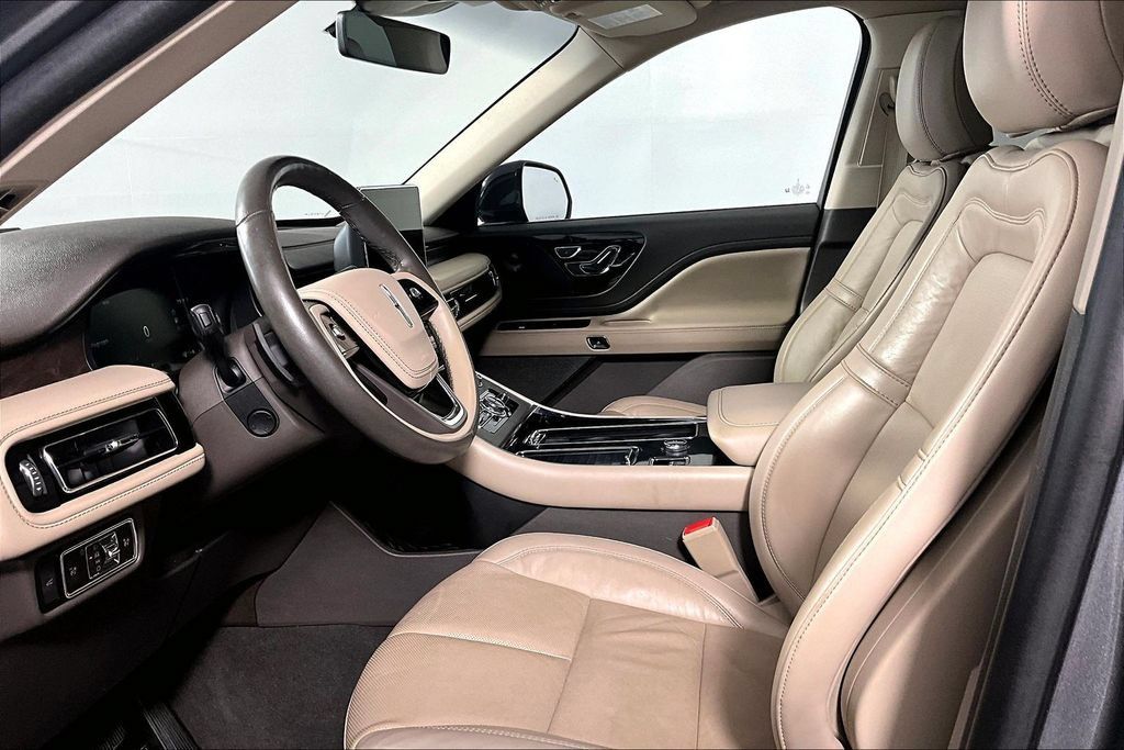 Used 2023 Lincoln Aviator Reserve w/ Equipment Group 201A AWD/4WD image 13