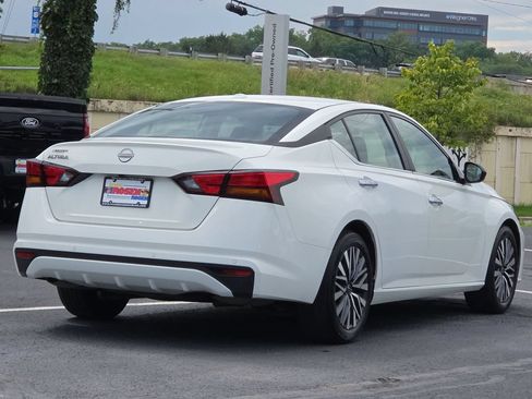 Used 2025 Nissan Altima 2.5 SV FWD image 3