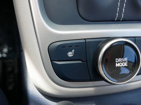 Certified 2025 Hyundai Venue Limited FWD image 28