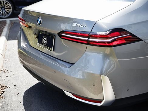 Used 2026 BMW 530i w/ Premium Package image 8