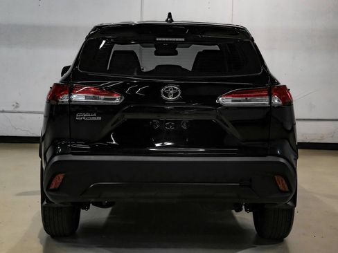 Used 2025 Toyota Corolla Cross L image 11