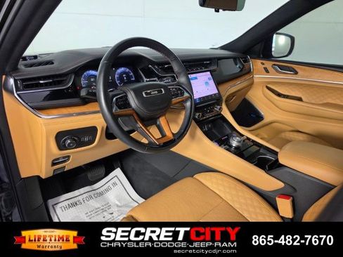 Used 2023 Jeep Grand Cherokee L Summit AWD/4WD image 11