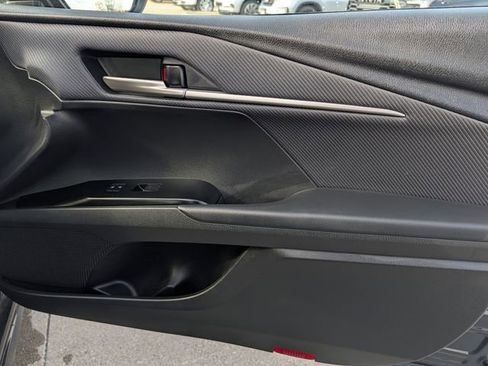 Used 2025 Toyota Camry SE image 33