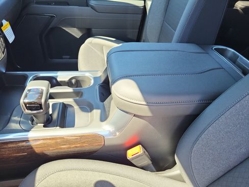 New 2025 GMC Sierra 1500 Elevation image 18