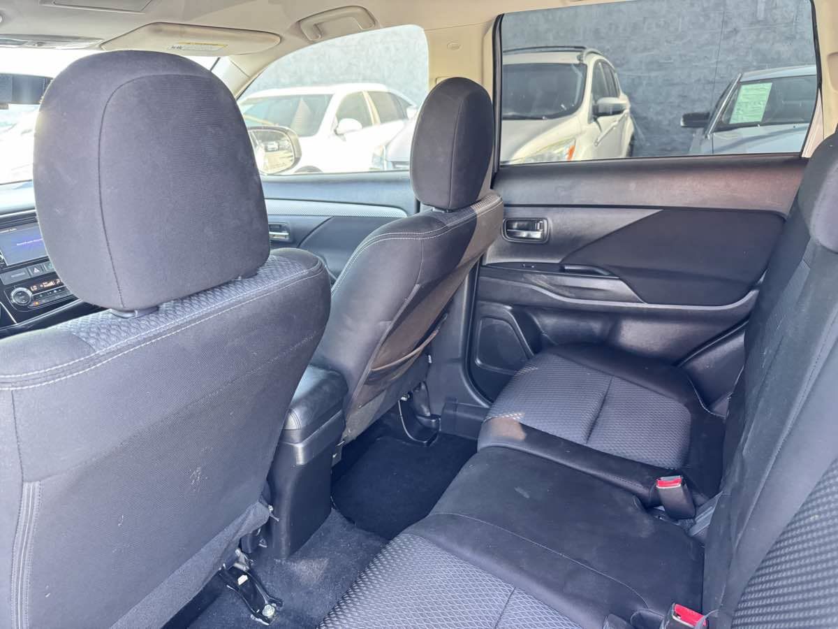 Used 2018 Mitsubishi Outlander ES FWD image 28