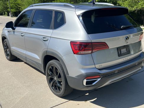 Certified 2023 Volkswagen Taos SE w/ Panoramic Sunroof Package FWD image 8