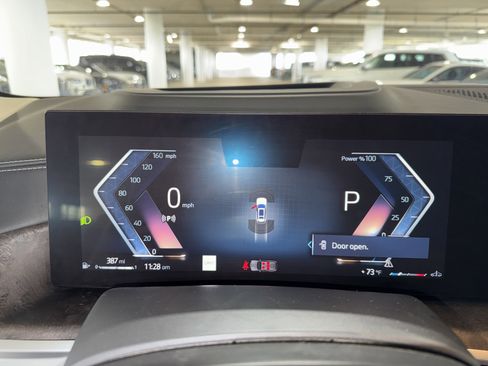 Certified 2025 BMW X7 xDrive40i w/ Premium Package image 25