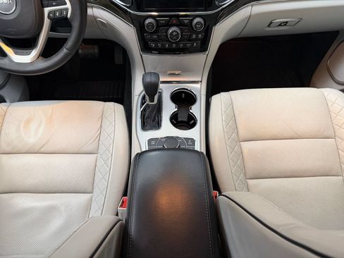 Used 2019 Jeep Grand Cherokee Summit AWD/4WD image 15