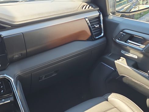 Used 2024 GMC Sierra 1500 Denali image 17