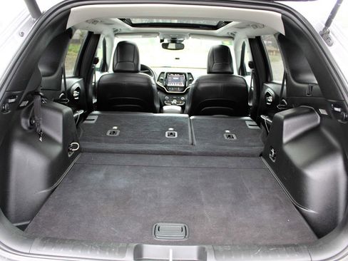 Used 2019 Jeep Cherokee Limited w/ Technology Group image 22