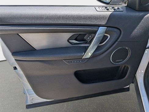 Used 2024 Land Rover Discovery Sport Dynamic SE image 8