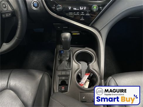 Used 2022 Toyota Camry XSE image 11