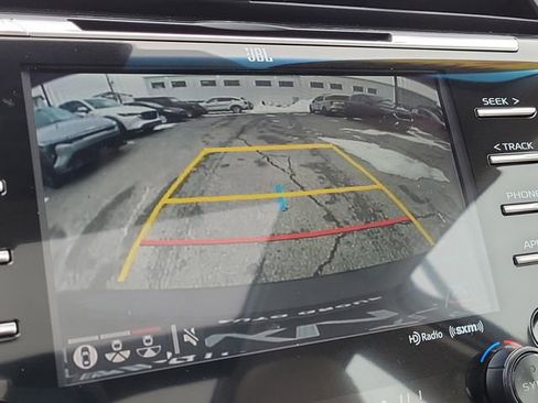 Used 2018 Toyota Camry XLE image 27