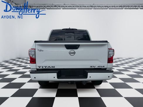 Used 2024 Nissan Titan SV AWD/4WD image 4