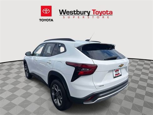 Used 2024 Chevrolet Trax LT w/ Driver Confidence Package image 6