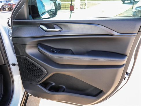 New 2025 Jeep Grand Cherokee L Altitude image 18