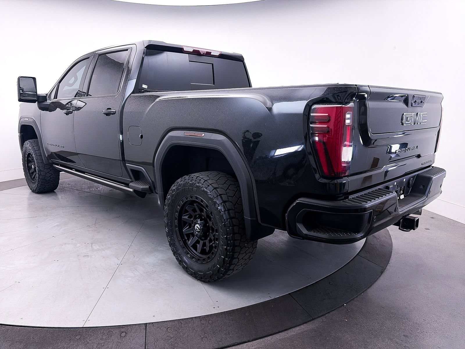 Used 2024 GMC Sierra 2500 Denali Ultimate AWD/4WD image 18